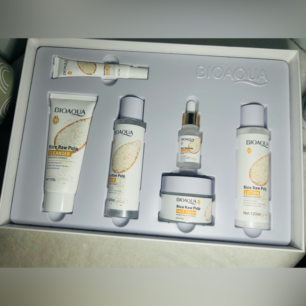 Aqua Rice Raw Pulp Women Skincare Set in White and Gold Accents